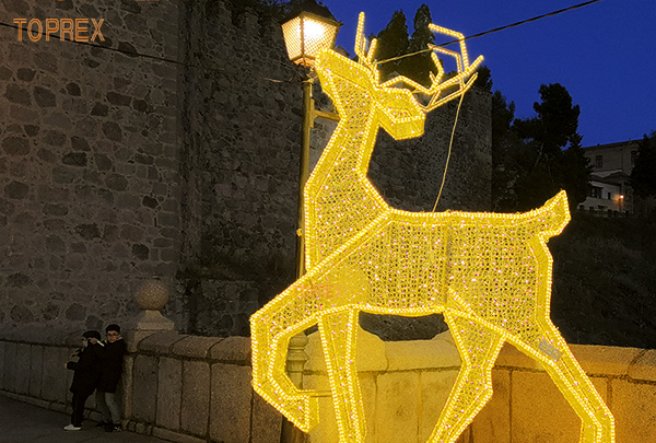 3D LED Reindeer Light Installation Lights Up Toledo, Spain Christmas 2025